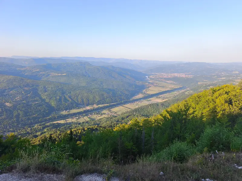 Pogled na dolinu Drine sa vidikovca na Tari