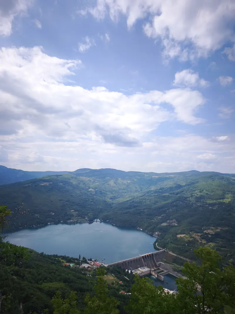 Jezero Perućac i brana na Drini
